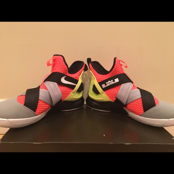 Lebron Soldier 12 SFG - Picture 4 of 9